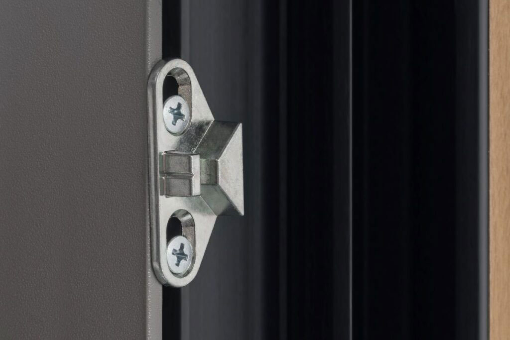 Microventilation striker plate which allows to achieve a smalll gap between sash and frame.