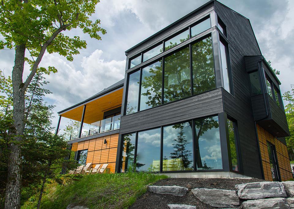 Modern barn - a design with windows all over the wall.