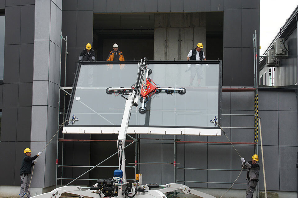 Installation of an aluminium display window in MS beyond WINDOWS.