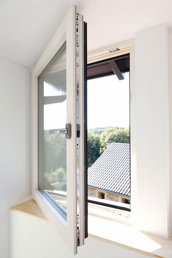 Siegenia Titan AF hardware for Slim windows.