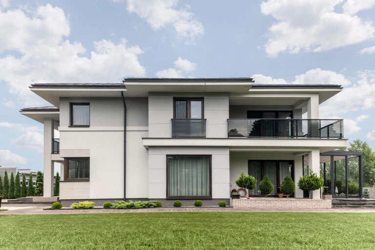 Windows in wood-like veneer