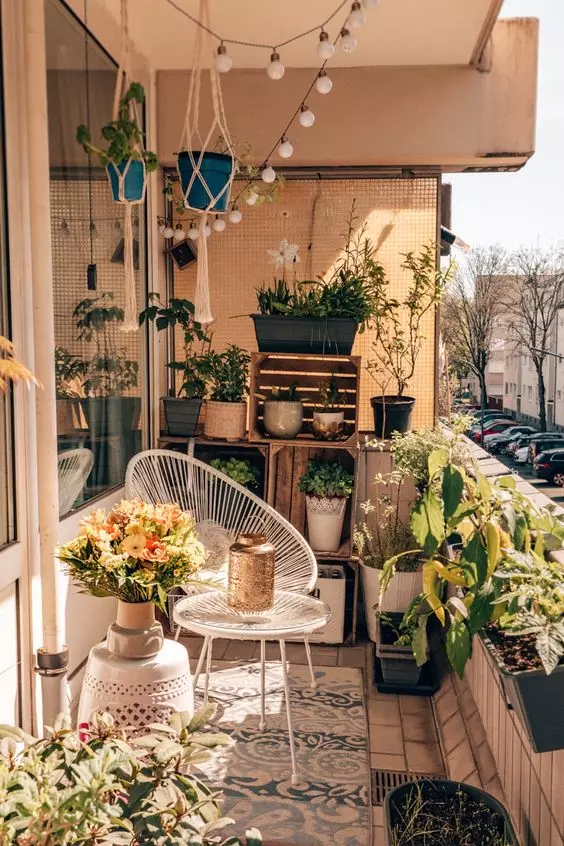 how to decorate a balcony